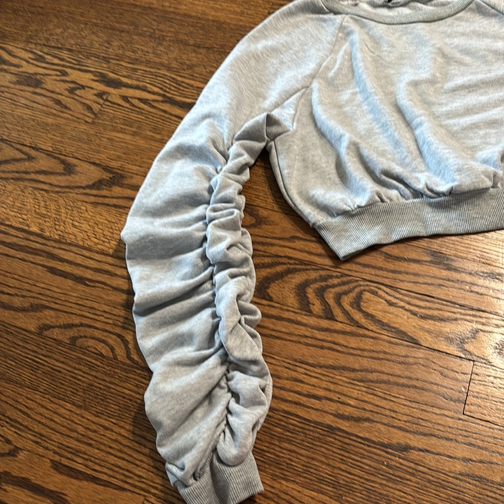 Gray Ruched Sleeve Crop Top - Picture 3 of 5